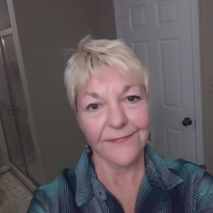 Meet your Posher, Debbie